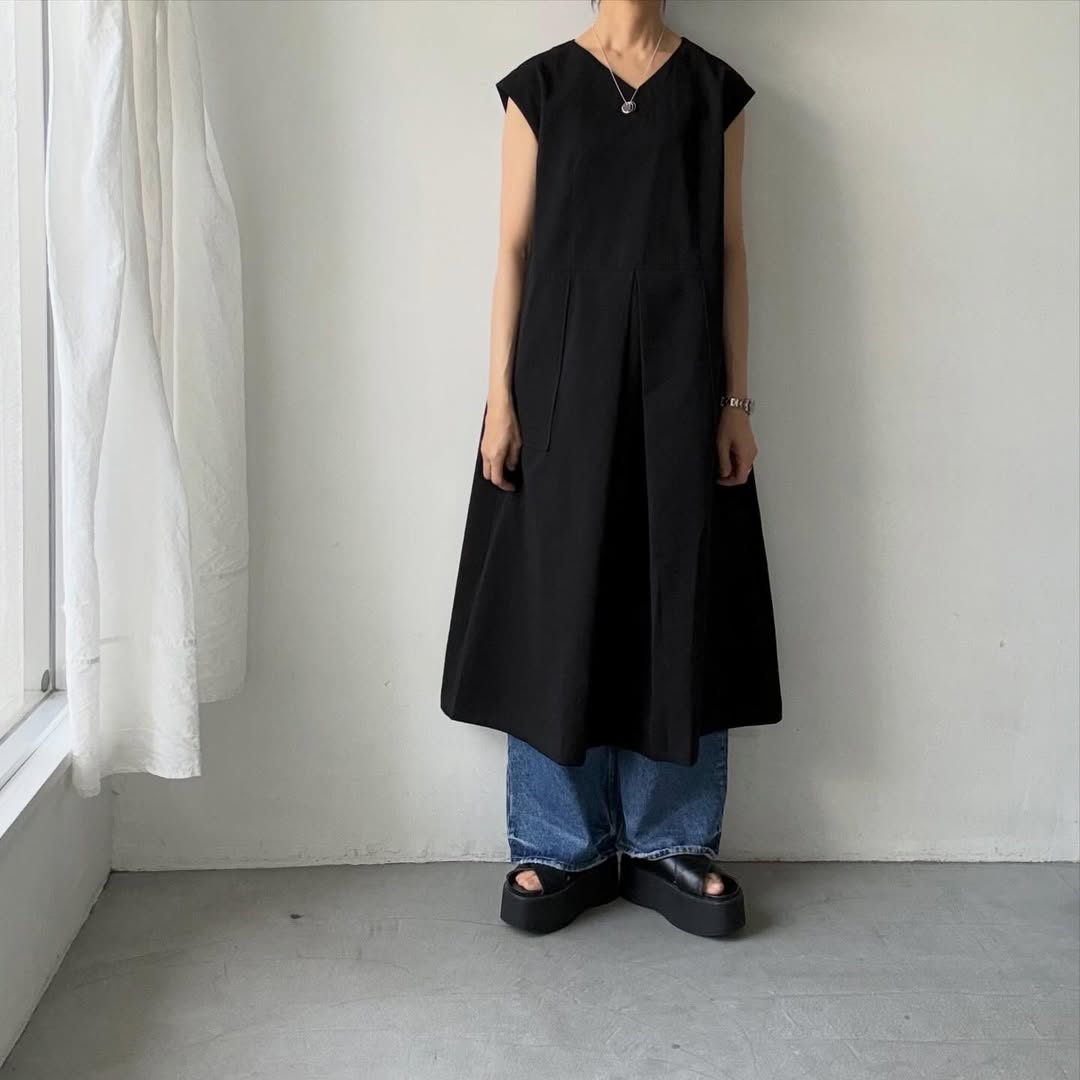 Linenya  フロントタックワンピース
ブラック