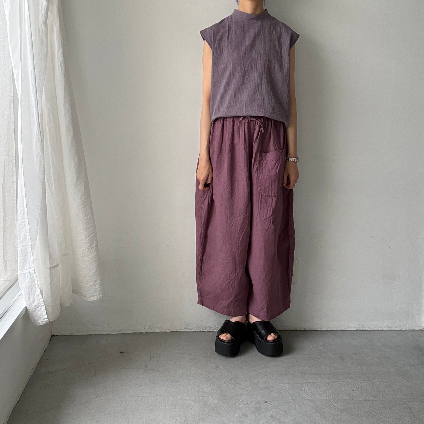 atelier d'antan Pigott コットンリネンノースリーブシャツ