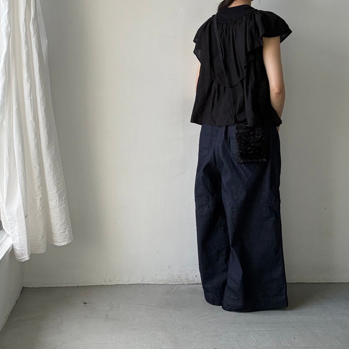 R&D.M.Co プレーンシルクフリルポシェット　ブラック
