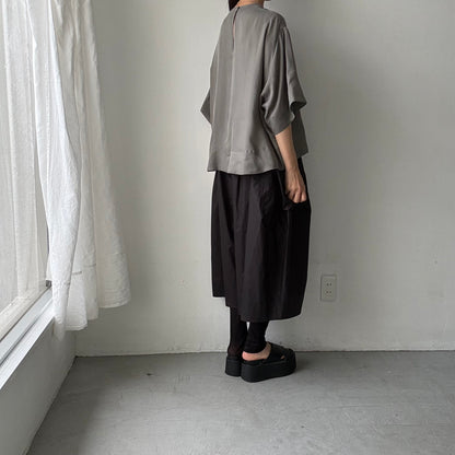 TENNE HANDCRAFTED MODERN ハーフスリーブトップス　グレー