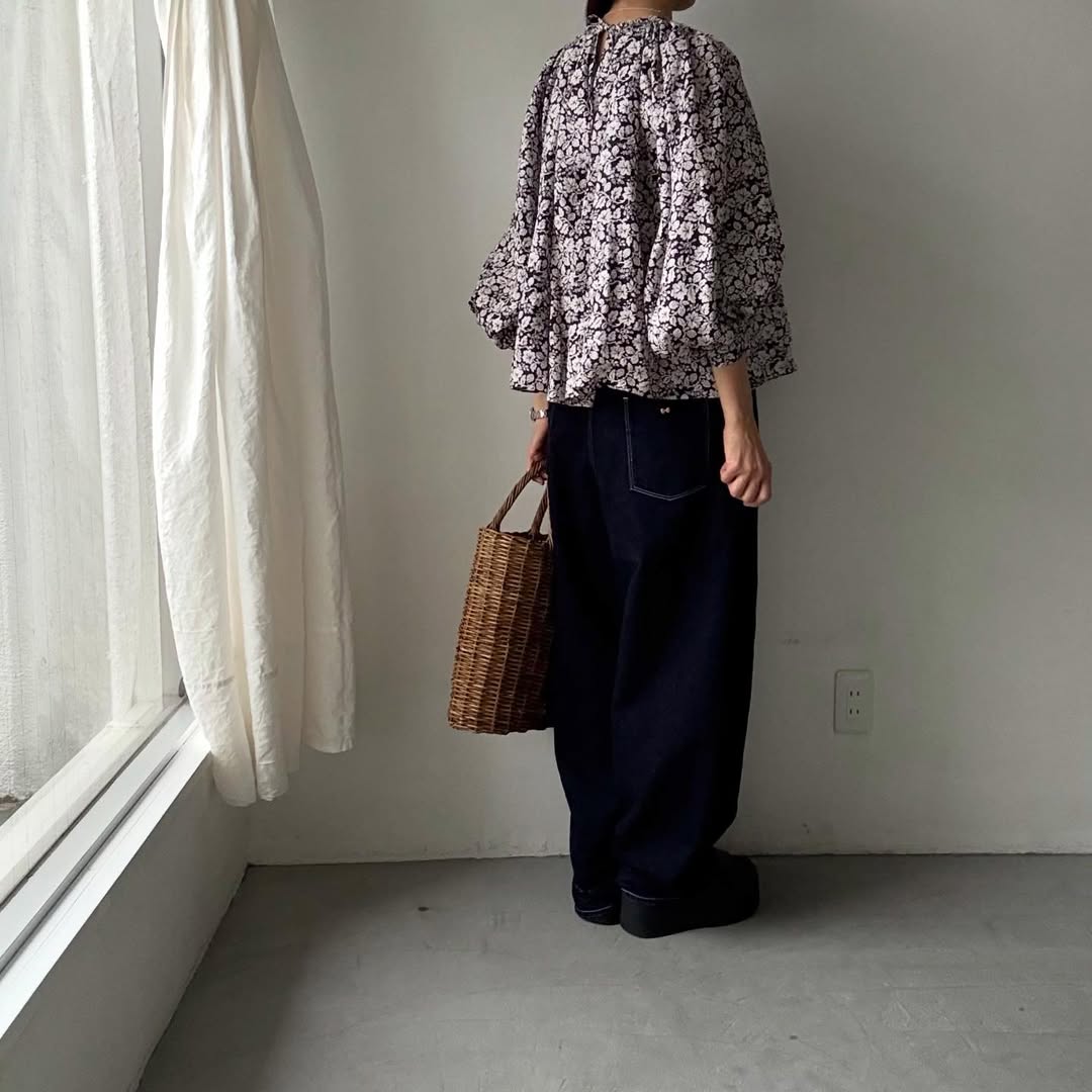 R&D.M.Co ワイルドベリーリネンギャザースモック　ブラック×ホワイト