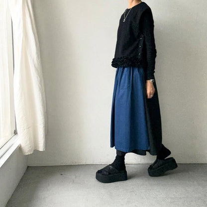 R&D.M.Co  フリルデコレーションボタンビブ　ブラック