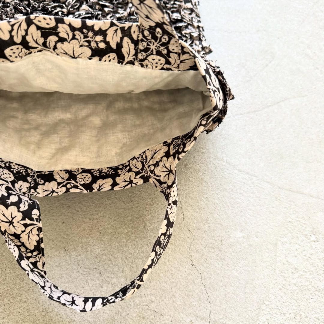 R&D.M.Co  ワイルドベリーリネンフリルトートバッグ