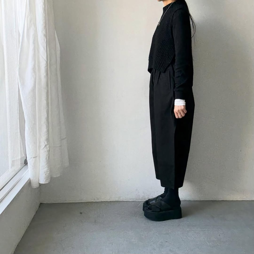ゴーシュ  オーガニックダックコットンストレートラインパンツ　ブラック