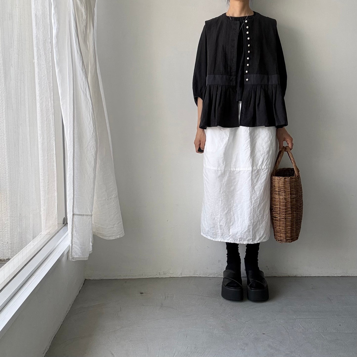 MAGALI   コットンリネンピンチェックペザントジレ