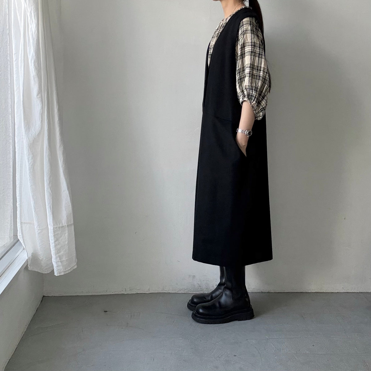 atelier naruse　コットンウールヘリンボンジャンパースカート