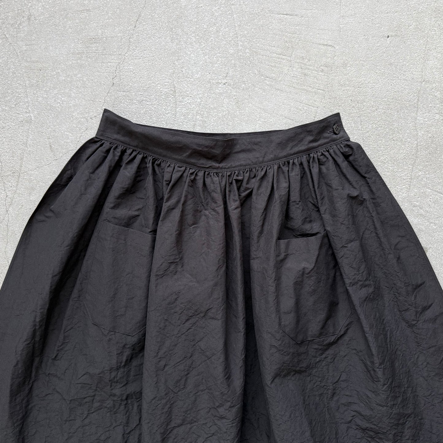 R&D.M.Co  コットンリネンシルクワッシャーサロンエプロン　ブラック
