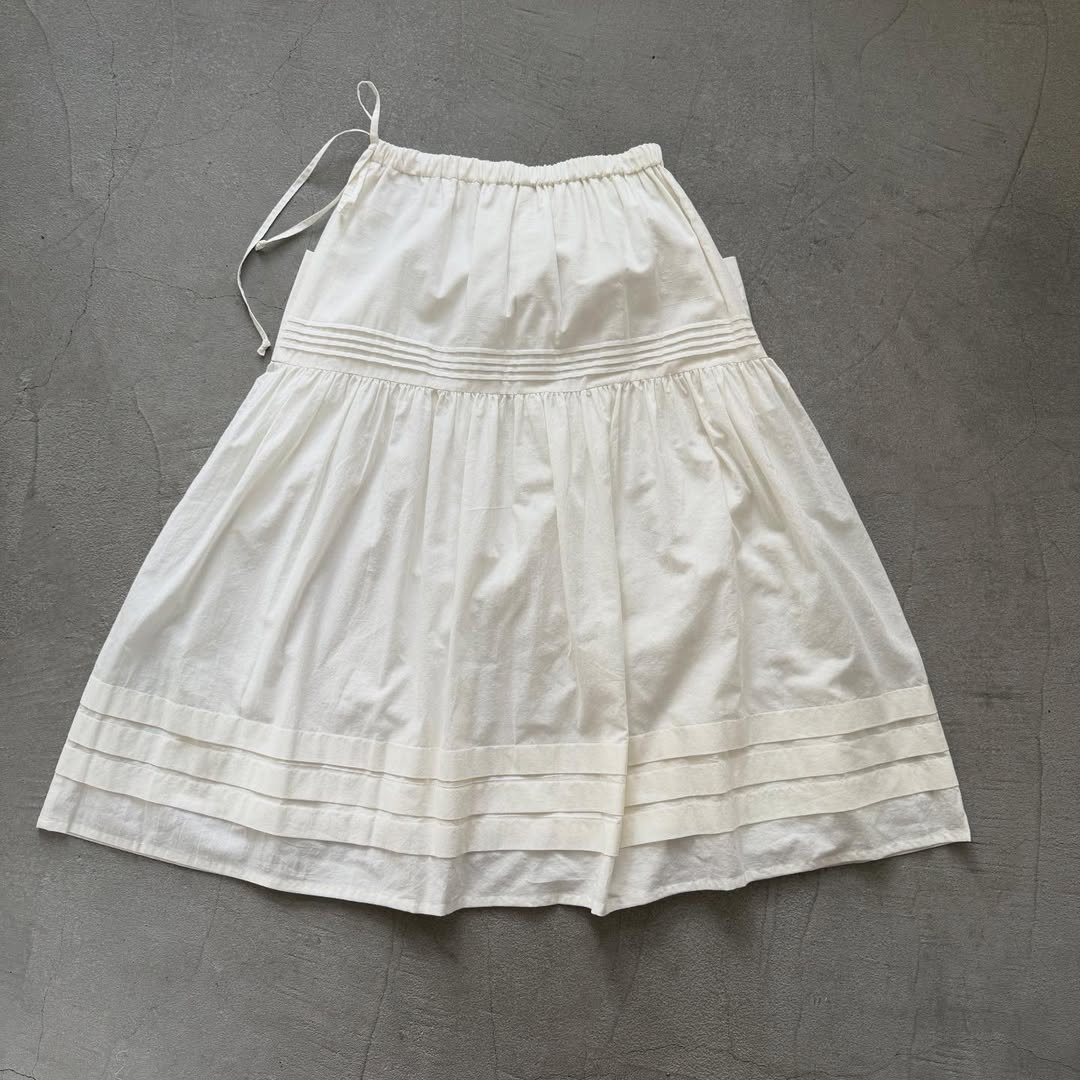 MAGALI コットンシルクピンタックスカート　ホワイト