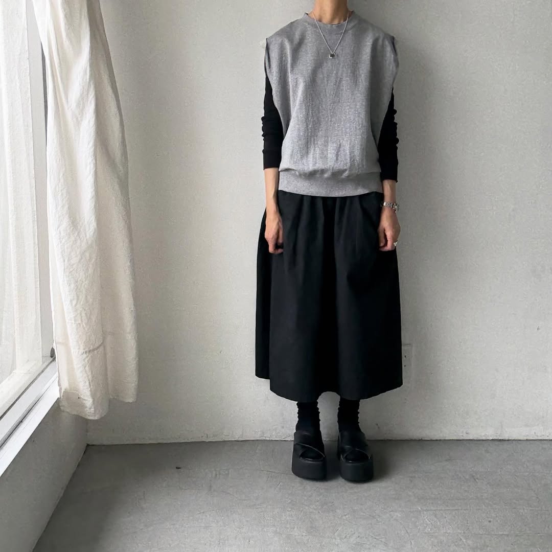 Homspun コンパクト裏毛ベスト ブラック homspun – blanc