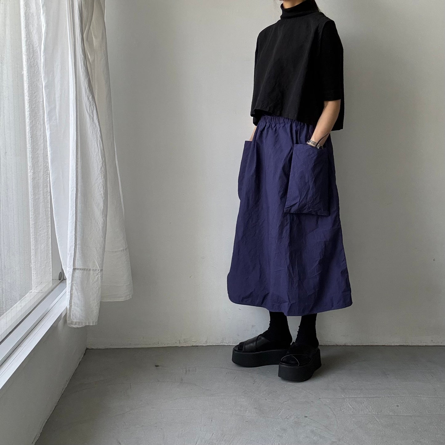 R&D.M.Co 　シュリンクコットンガーメントダイポケットスカート　ダークブルー