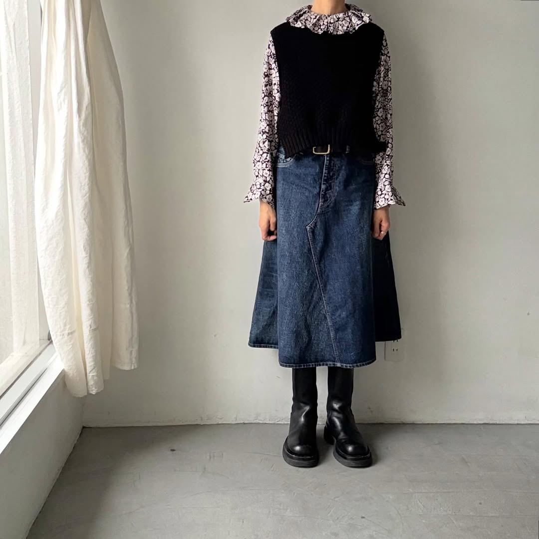 R&D.M.Co ワイルドベリーリネンラッフルカラーブラウス