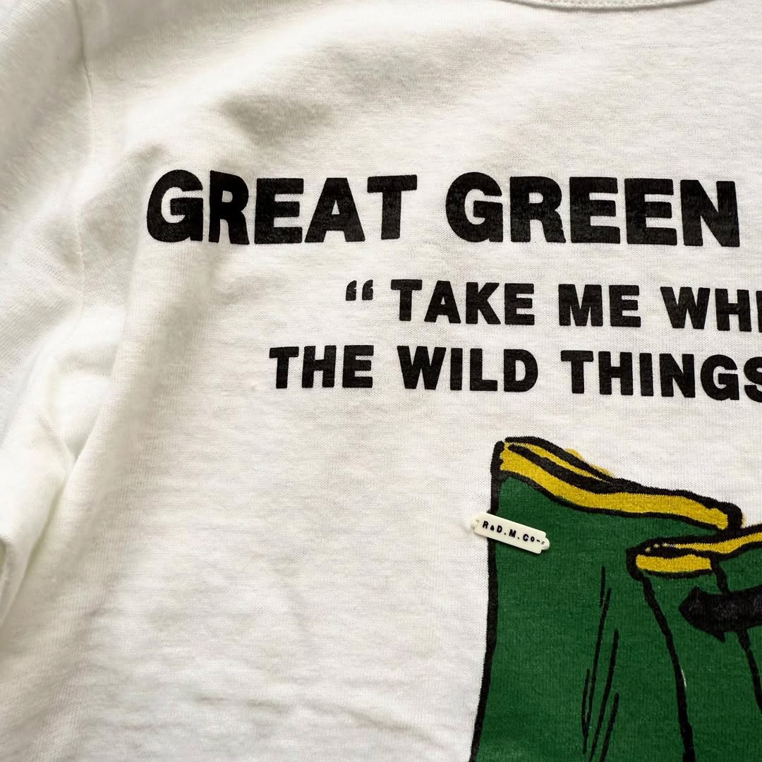 R&D.M.Co グリーンブーツ長袖Tシャツ – blanc