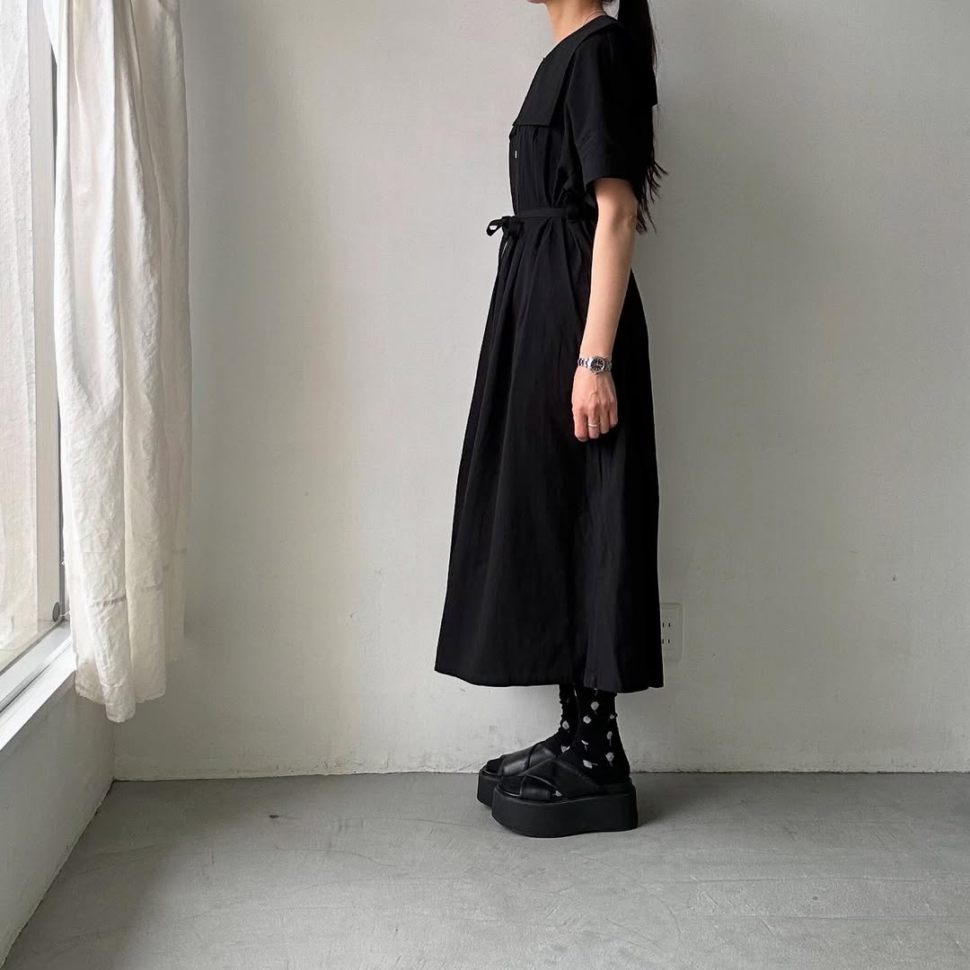 MAGALI 天日干しコットンスクエアカラーワンピース　ブラック