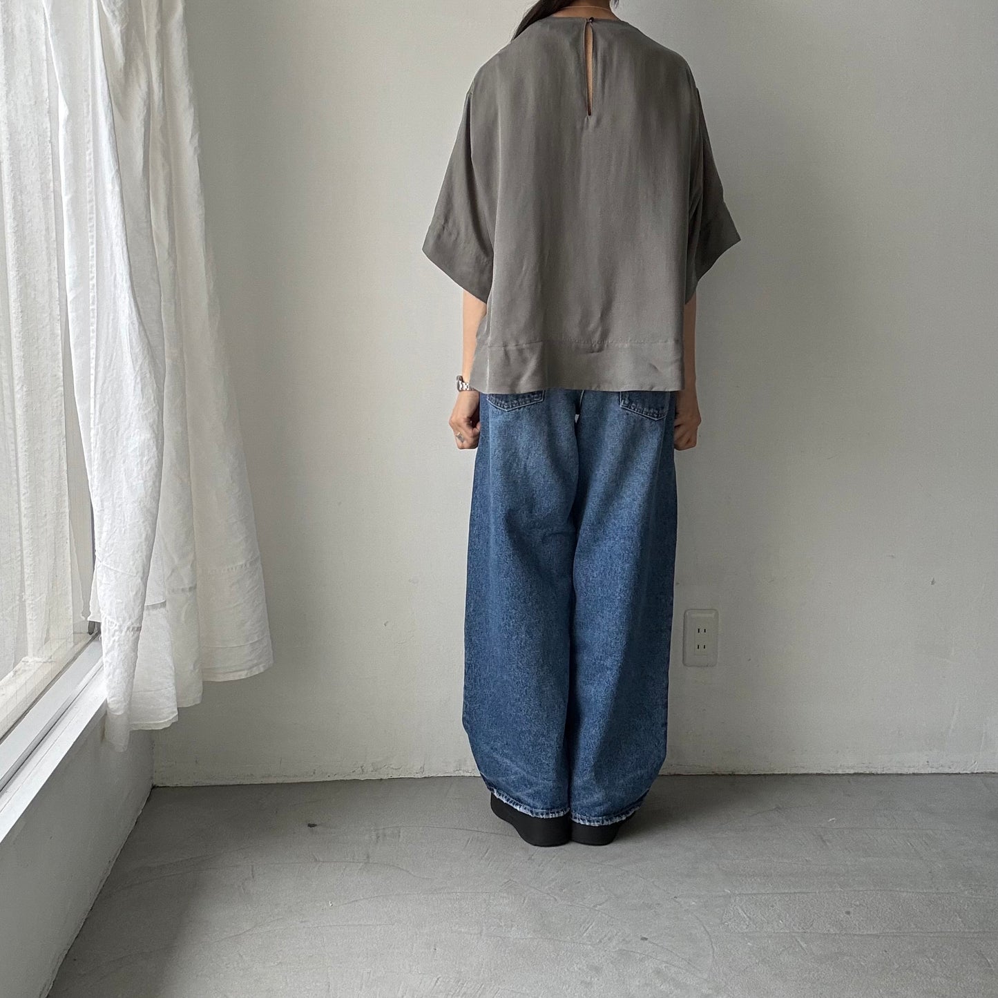 TENNE HANDCRAFTED MODERN ハーフスリーブトップス　グレー