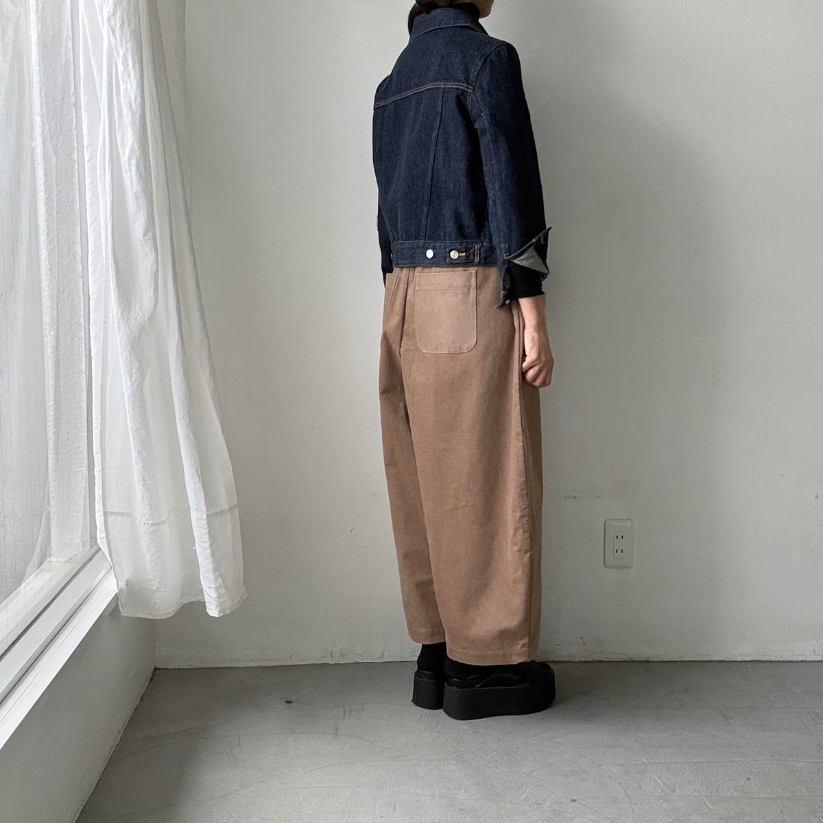 MAGALI コットンコーデュロイフラップポケットパンツ　ベージュ