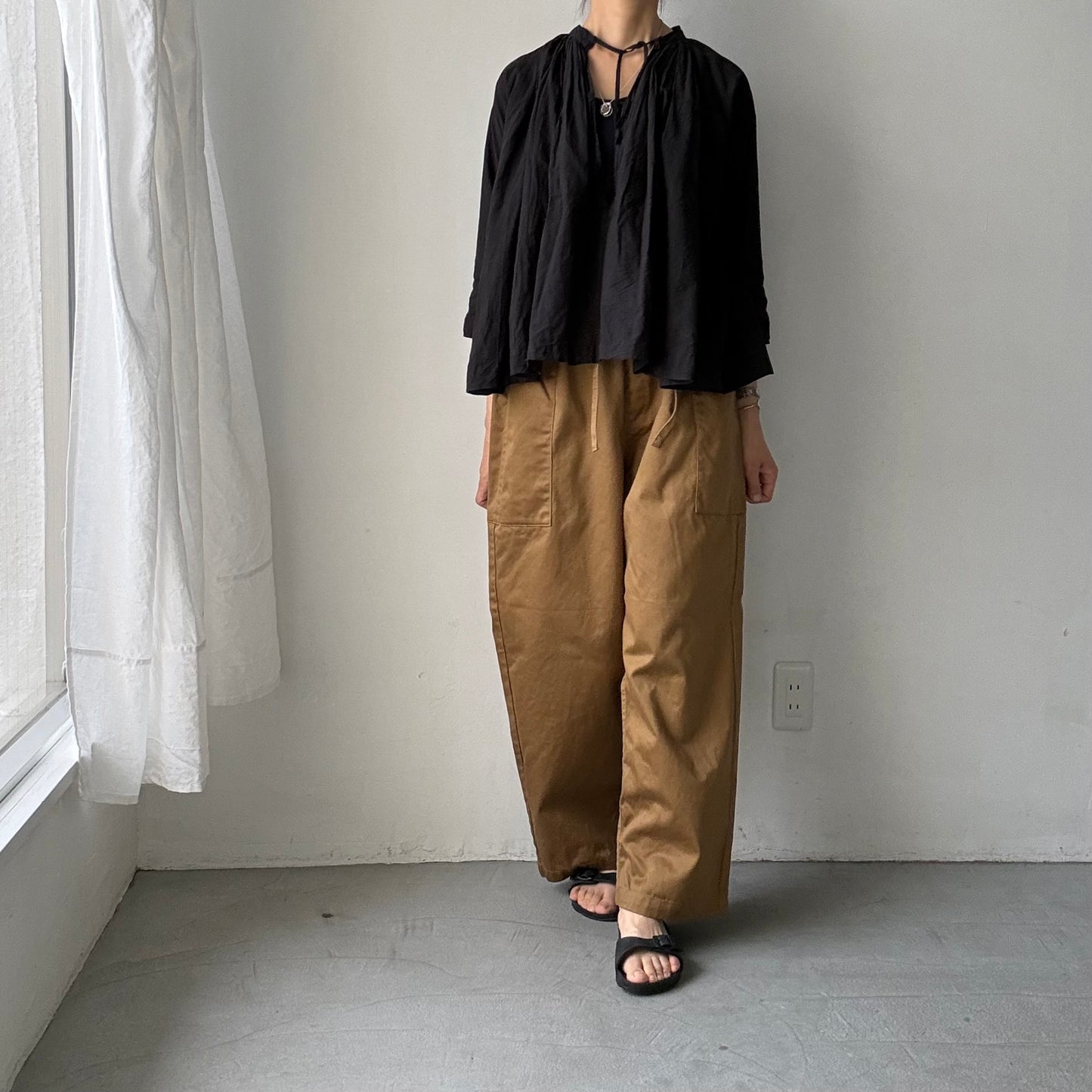 homspun 高密度ウエポンギャザーパンツ　キャメル