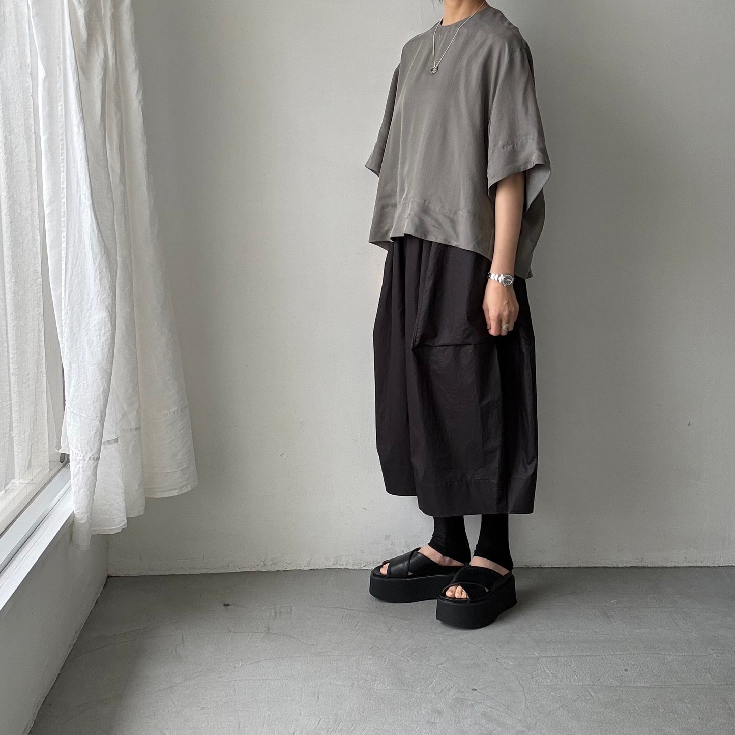 TENNE HANDCRAFTED MODERN ハーフスリーブトップス　グレー