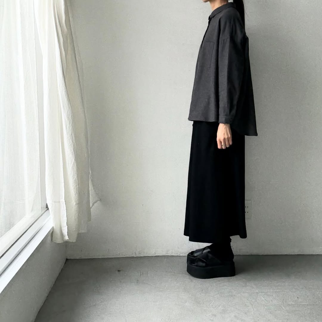 Linenya  コットンヤク丸襟長袖ブラウス　チャコール