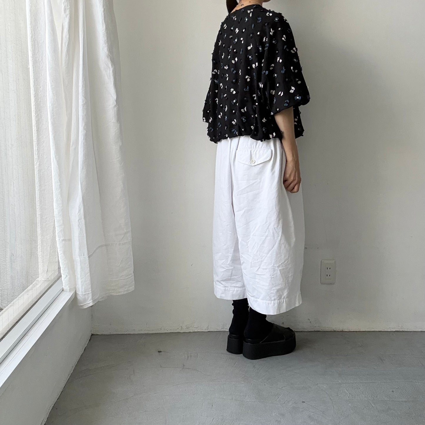 kijinokanosei  糸巻きバルーンスリーブプルオーバー　ブラック