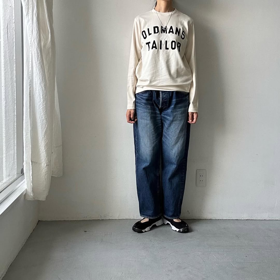 OLDMANS TAILOR OMTフロッキープリントロゴ長袖Tシャツ