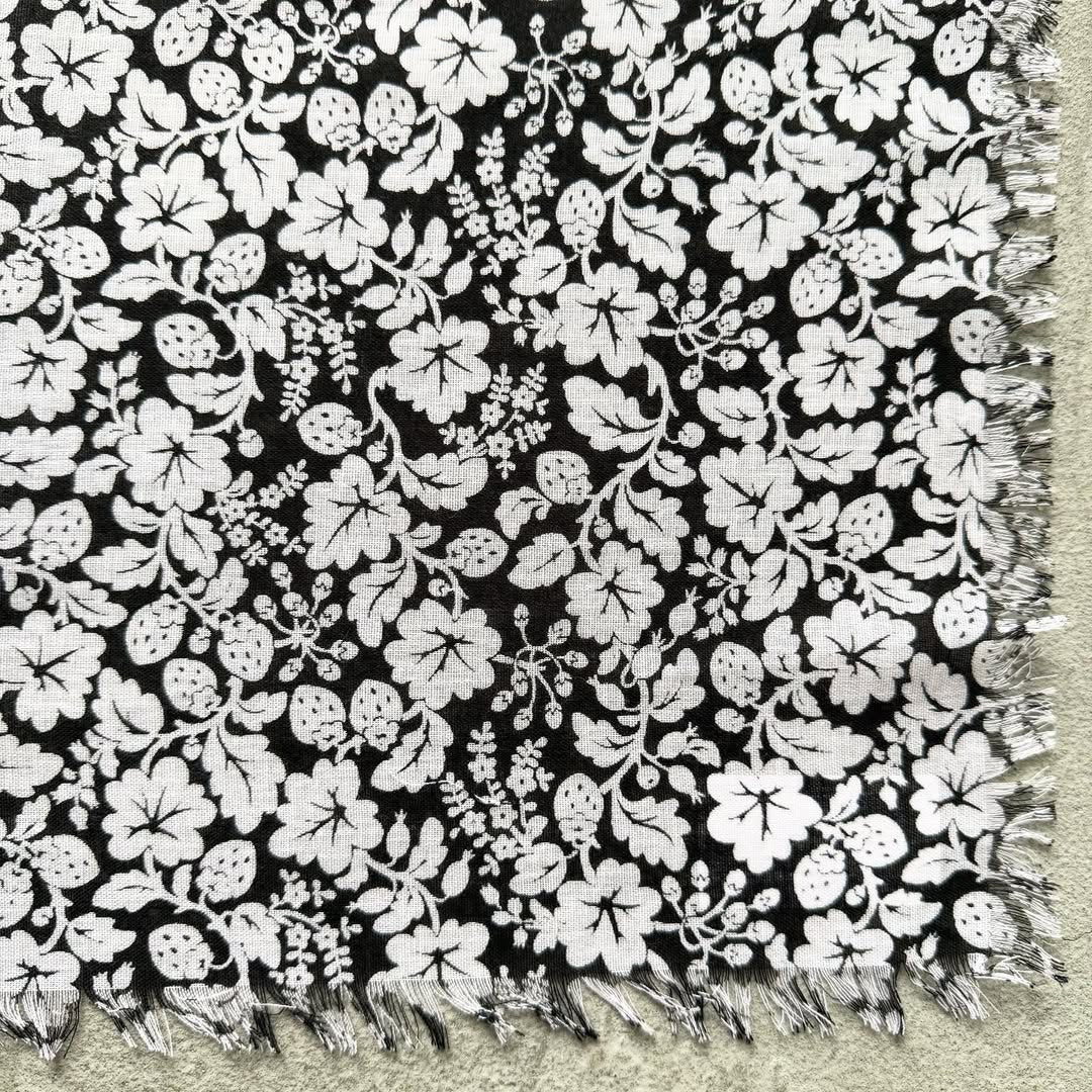 R&D.M.Co  ワイルドベリーガーゼショール　ブラック×ホワイト