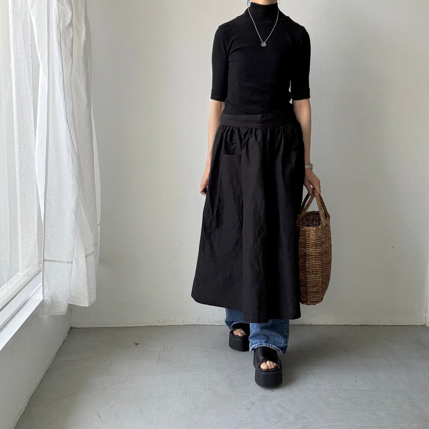 R&D.M.Co  コットンリネンシルクワッシャーサロンエプロン　ブラック