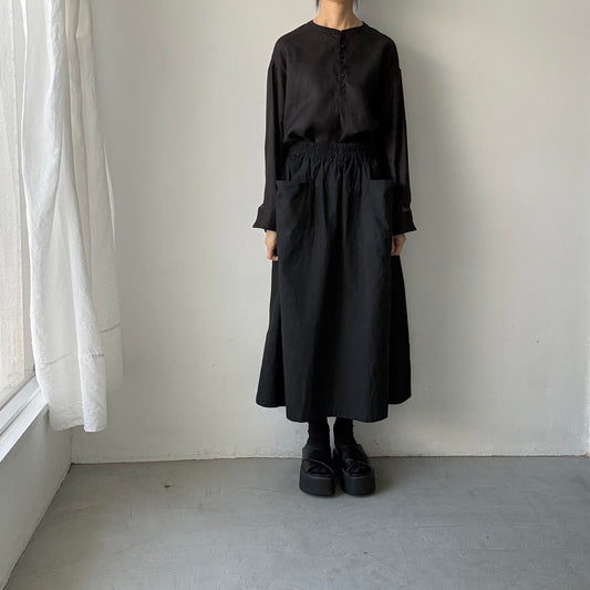 atelier naruse  リネンスモックブラウス　ブラック