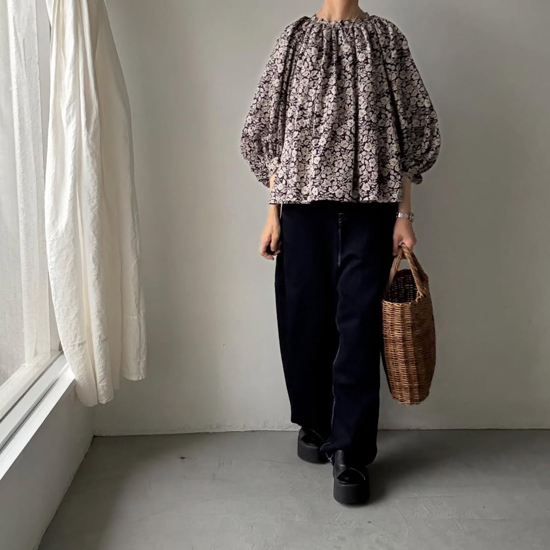 R&D.M.Co ワイルドベリーリネンギャザースモック　ブラック×フラックス