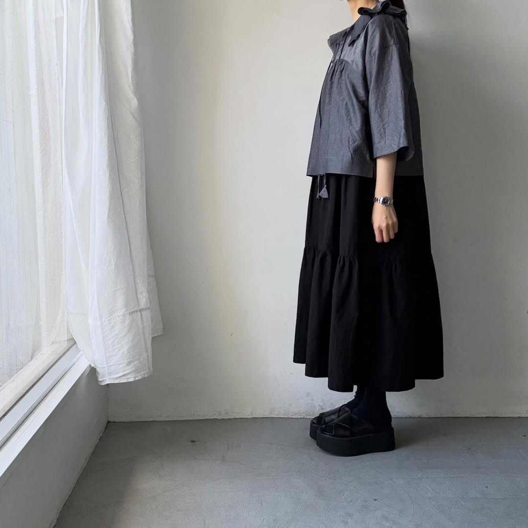 MAGALI コットンシルクブレイドフリルカラーブラウス　グレー