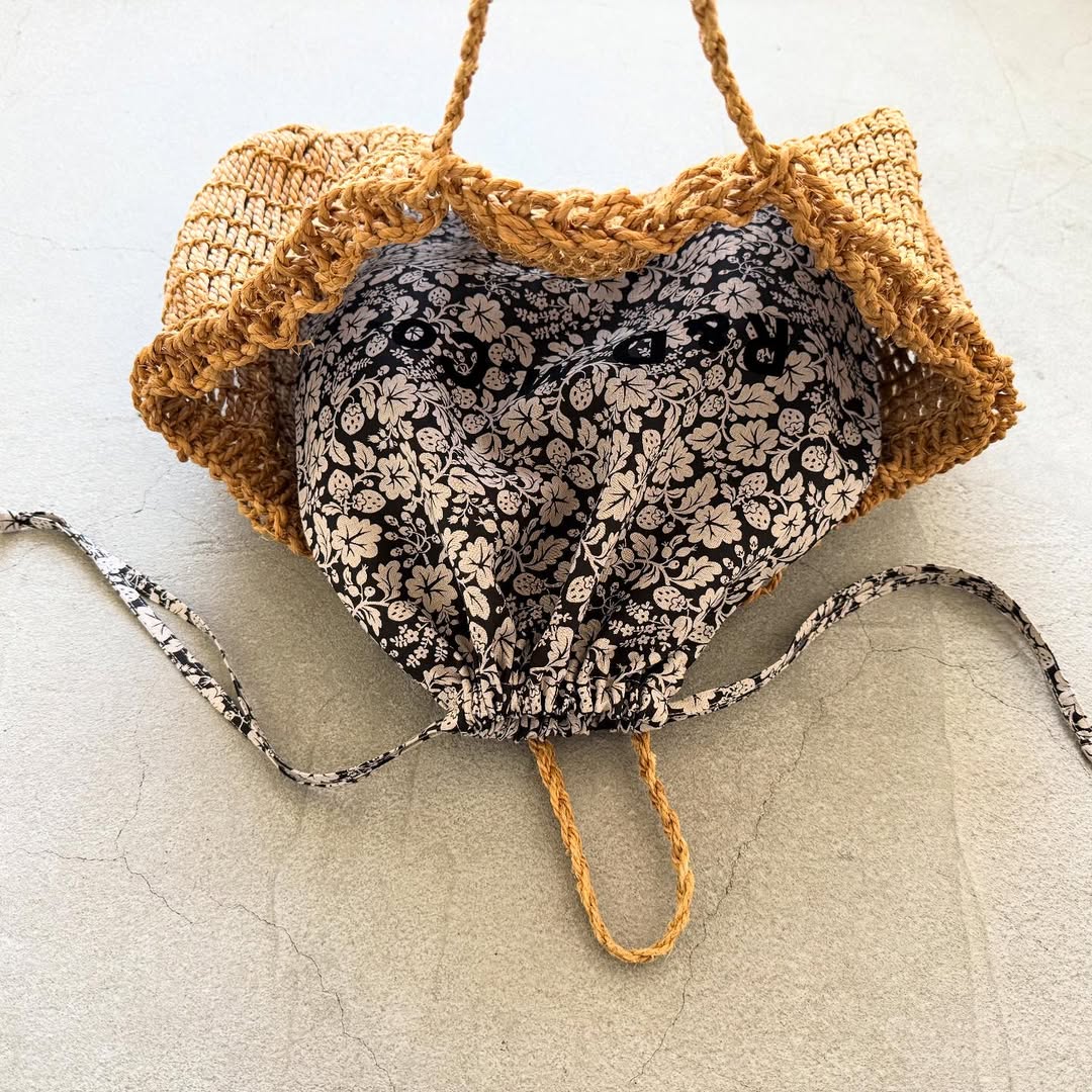 R&D.M.Co  ワイルドベリーリネンドローストリングバッグラージ　ブラック×フラックス