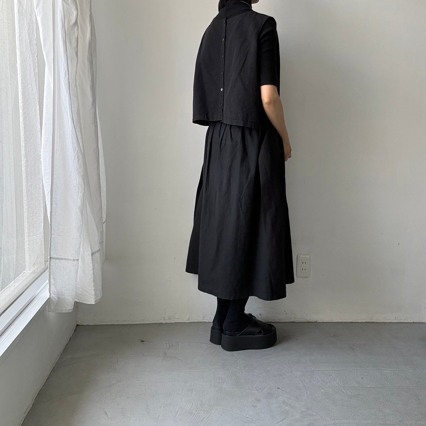 R&D.M.Co  コットンリネンシルクワッシャーサロンエプロン　ブラック
