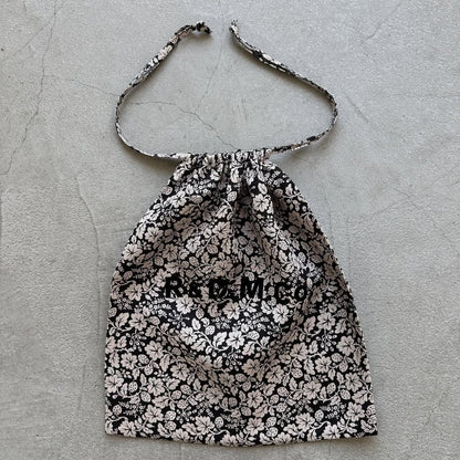 R&D.M.Co  ワイルドベリーリネンドローストリングバッグラージ　ブラック×フラックス