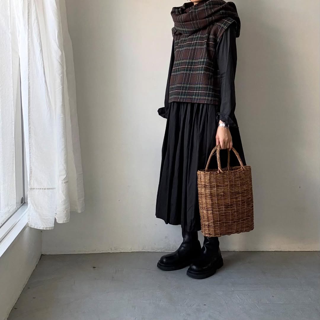 R&D.M.Co  ウール タータンチェックボタンビブ