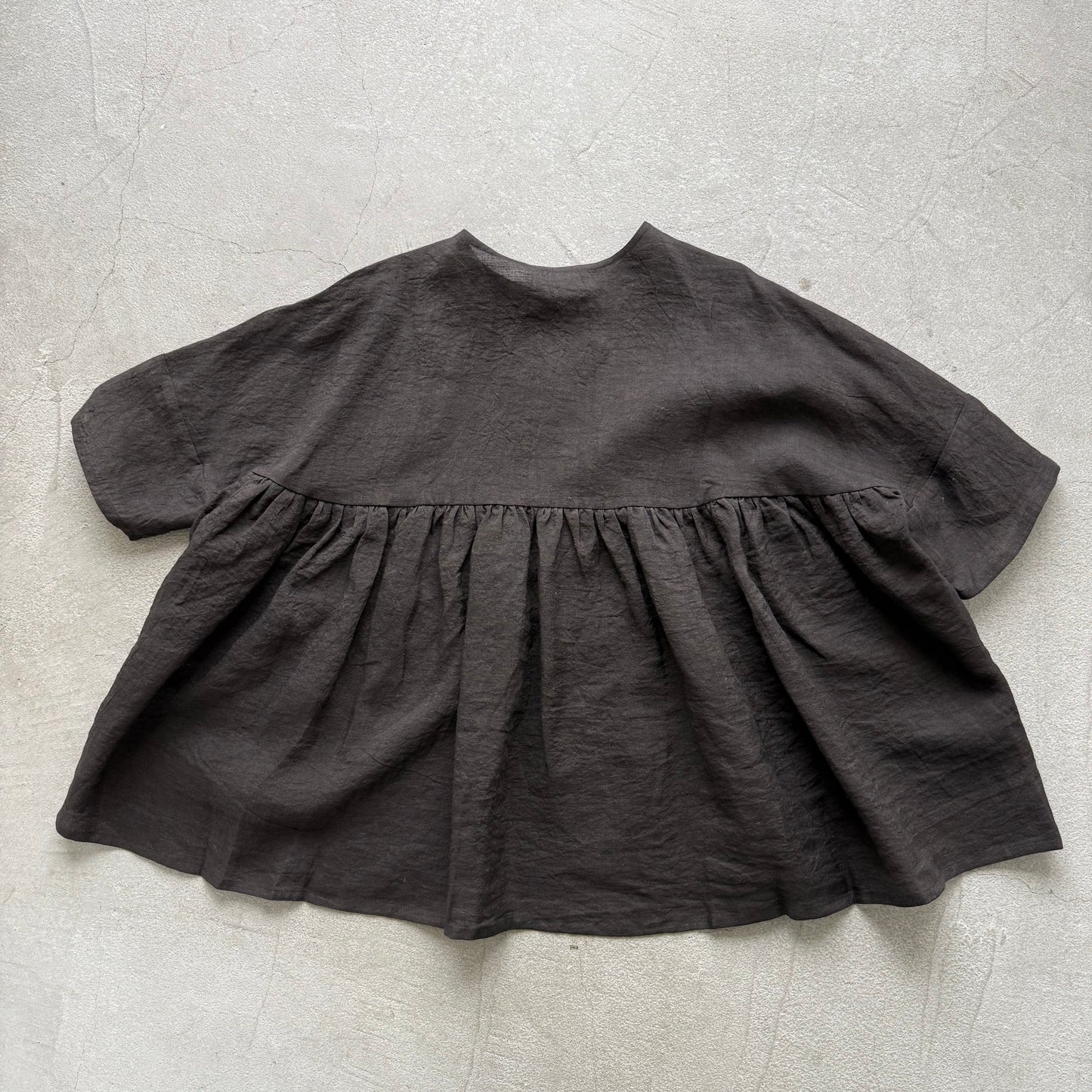 🟡週明け入荷分予約受付中🟡Linenya  リネンバックギャザーブラウス　ブラック
