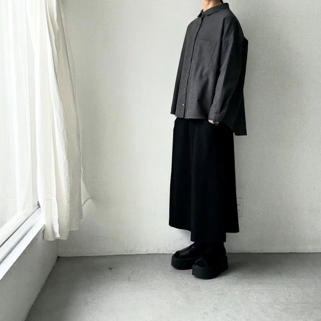 Linenya  コットンヤク丸襟長袖ブラウス　チャコール