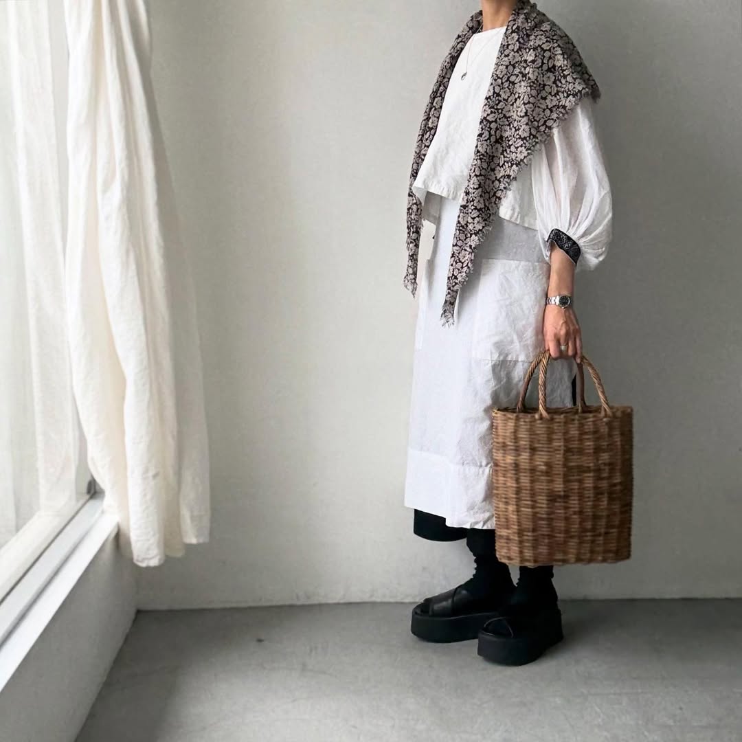 R&D.M.Co  ワイルドベリーガーゼショール　ブラック×フラックス