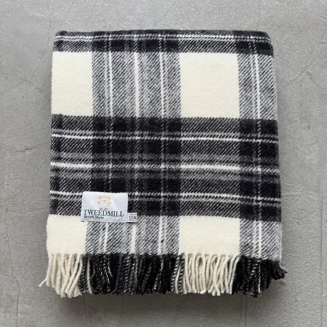 TWEED MILL ウールブランケット
Grey dress stewart