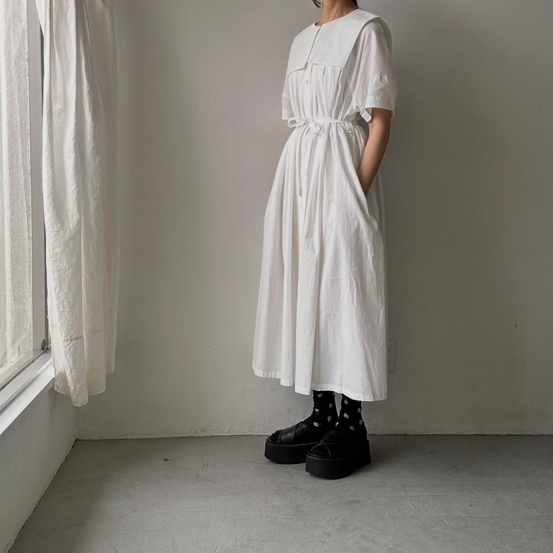 MAGALI 天日干しコットンスクエアカラーワンピース　ホワイト