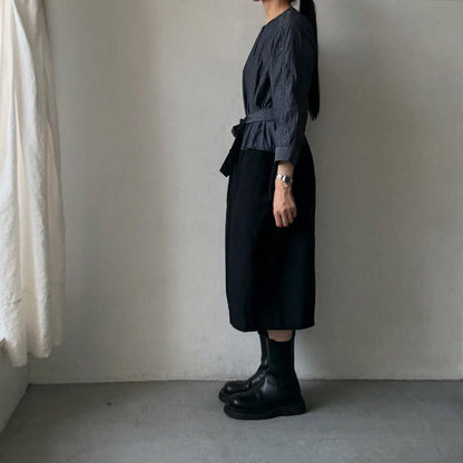 homspun ライトオンスシャンブレー比翼7分袖ノーカラーワンピース　ネイビー×ブラック
