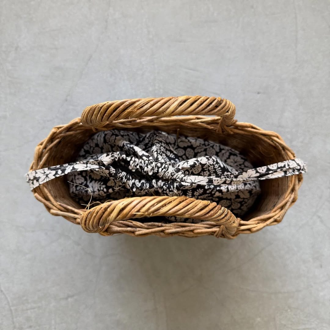 R&D.M.Co  ワイルドベリーリネンドローストリングバッグラージ　ブラック×フラックス