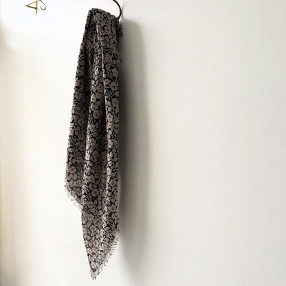 R&D.M.Co  ワイルドベリーガーゼショール　ブラック×フラックス