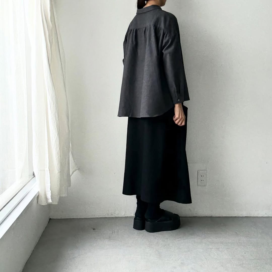 Linenya  コットンヤク丸襟長袖ブラウス　チャコール