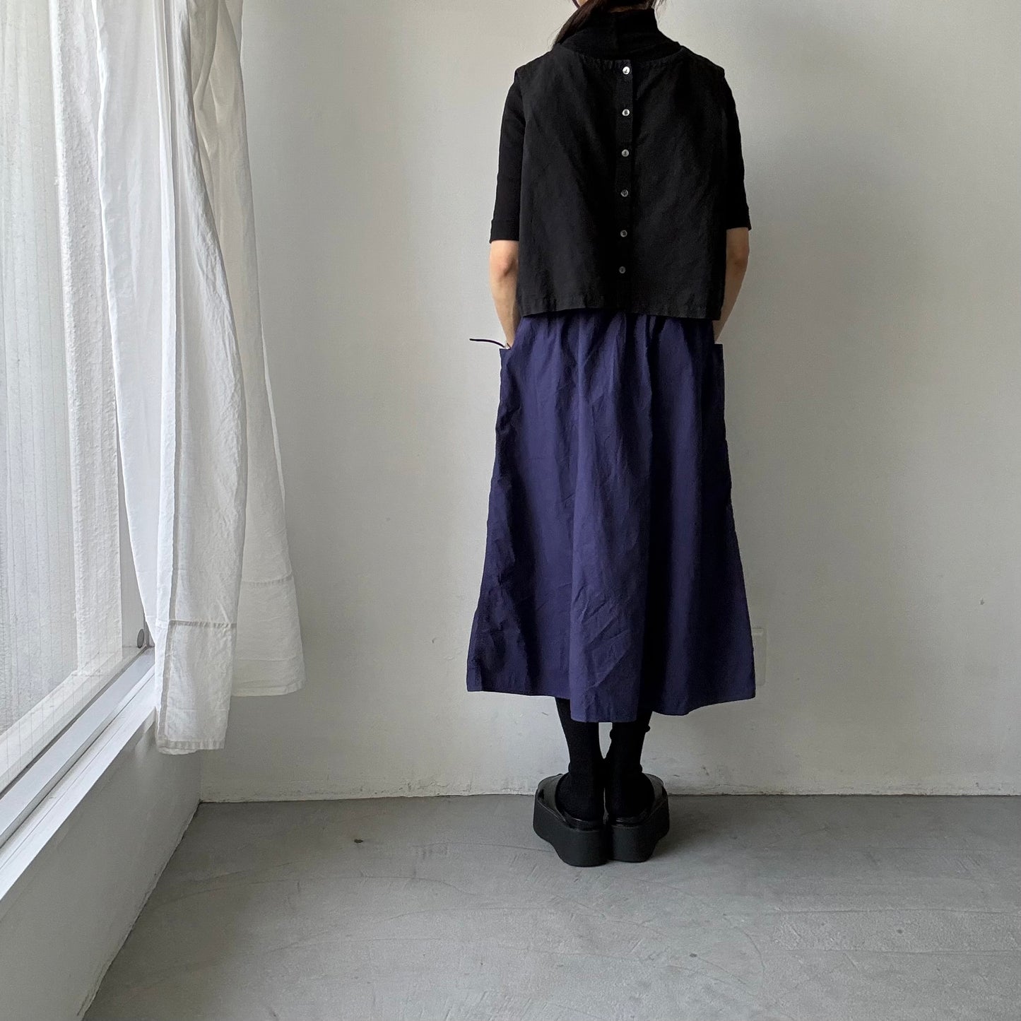 R&D.M.Co 　シュリンクコットンガーメントダイポケットスカート　ダークブルー