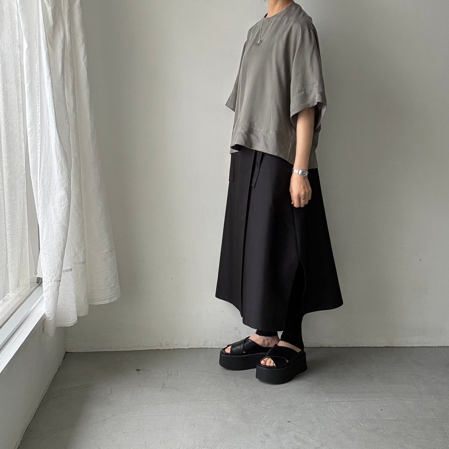 TENNE HANDCRAFTED MODERN ハーフスリーブトップス　グレー