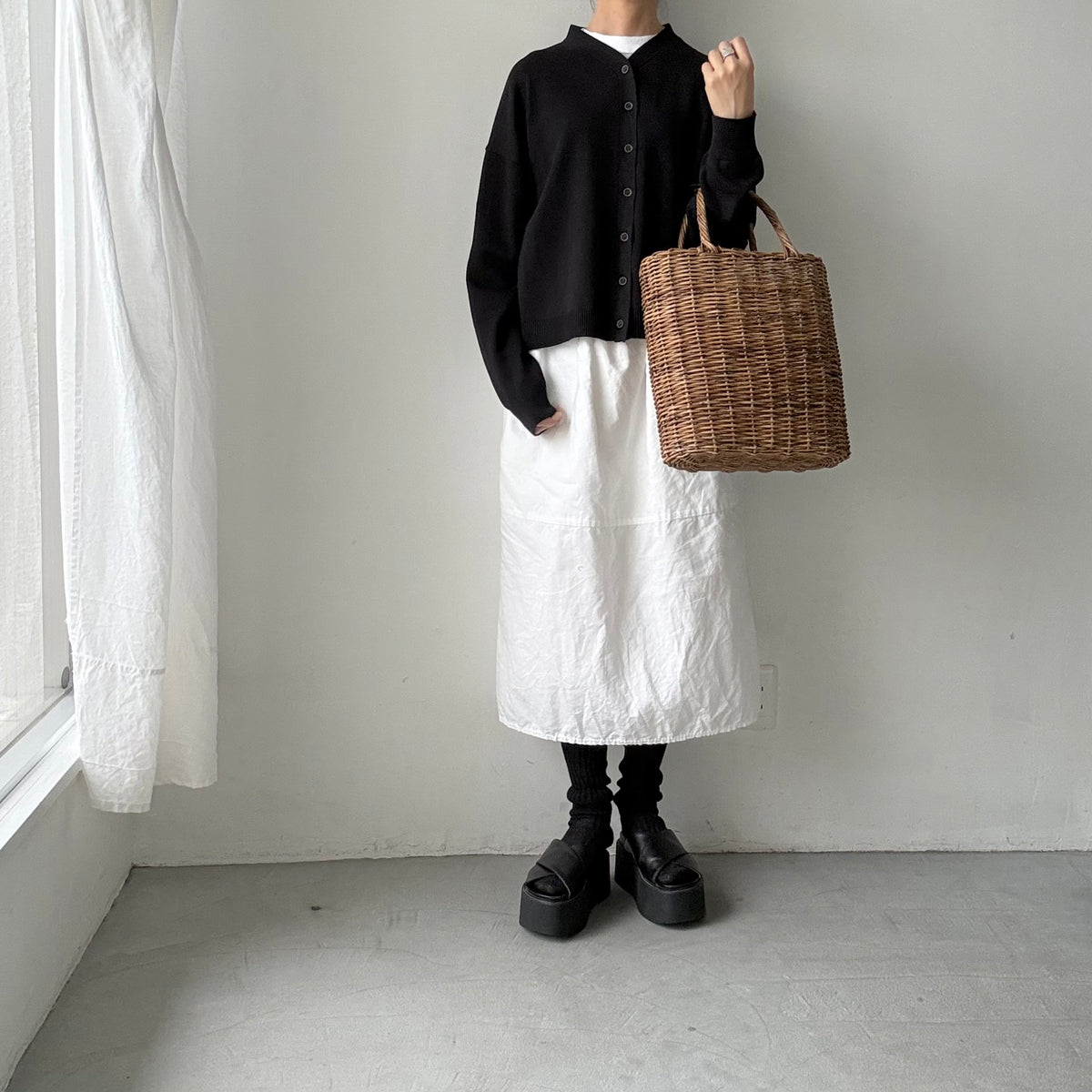 atelier naruse  コットンウールVネックニットカーディガン　ブラック