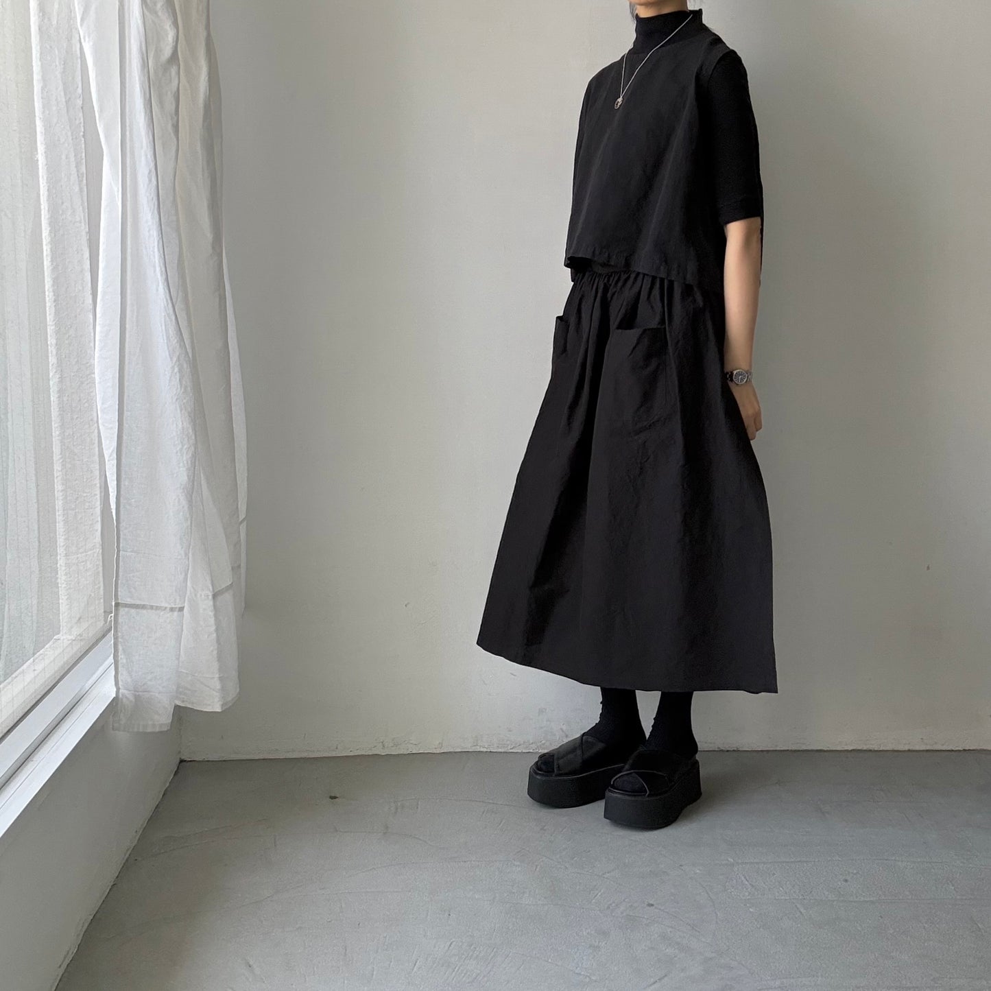 R&D.M.Co  コットンリネンシルクワッシャーサロンエプロン　ブラック