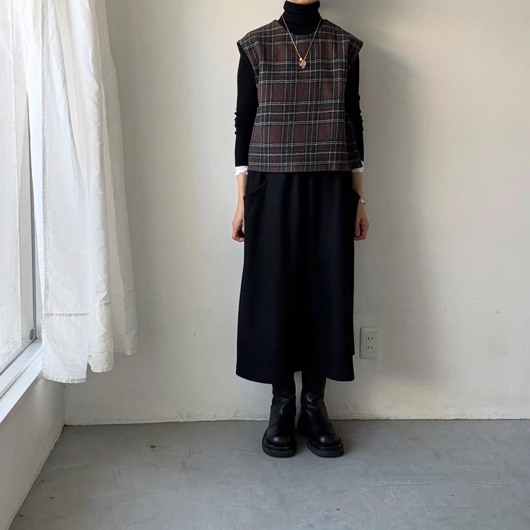R&D.M.Co  ウール タータンチェックボタンビブ