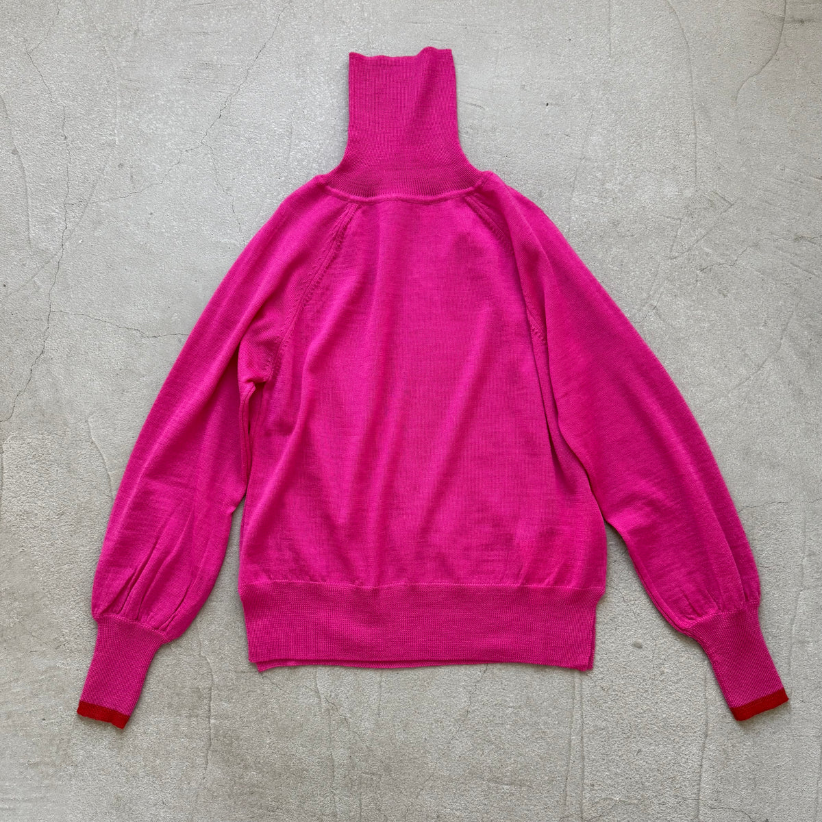 atelier naruse ウールタートルネックニット　ピンク×袖口レッド
