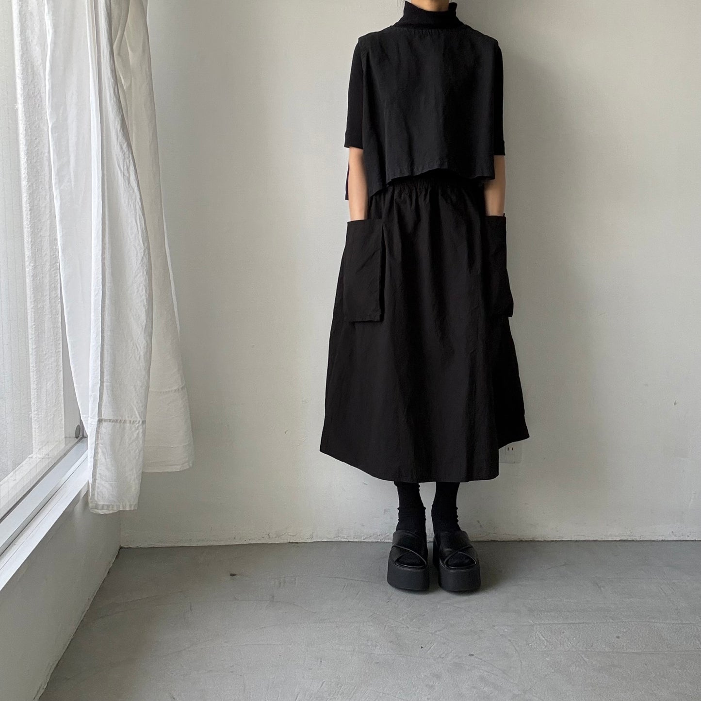 R&D.M.Co 　シュリンクコットンガーメントダイポケットスカート　ブラック