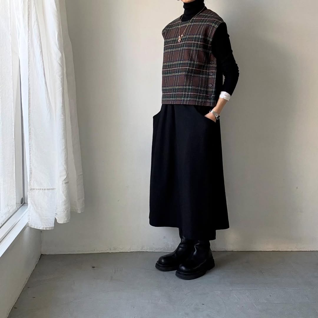 R&D.M.Co  ウール タータンチェックボタンビブ